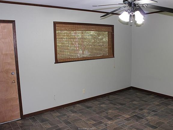 5th image of 502 Woodson Dr