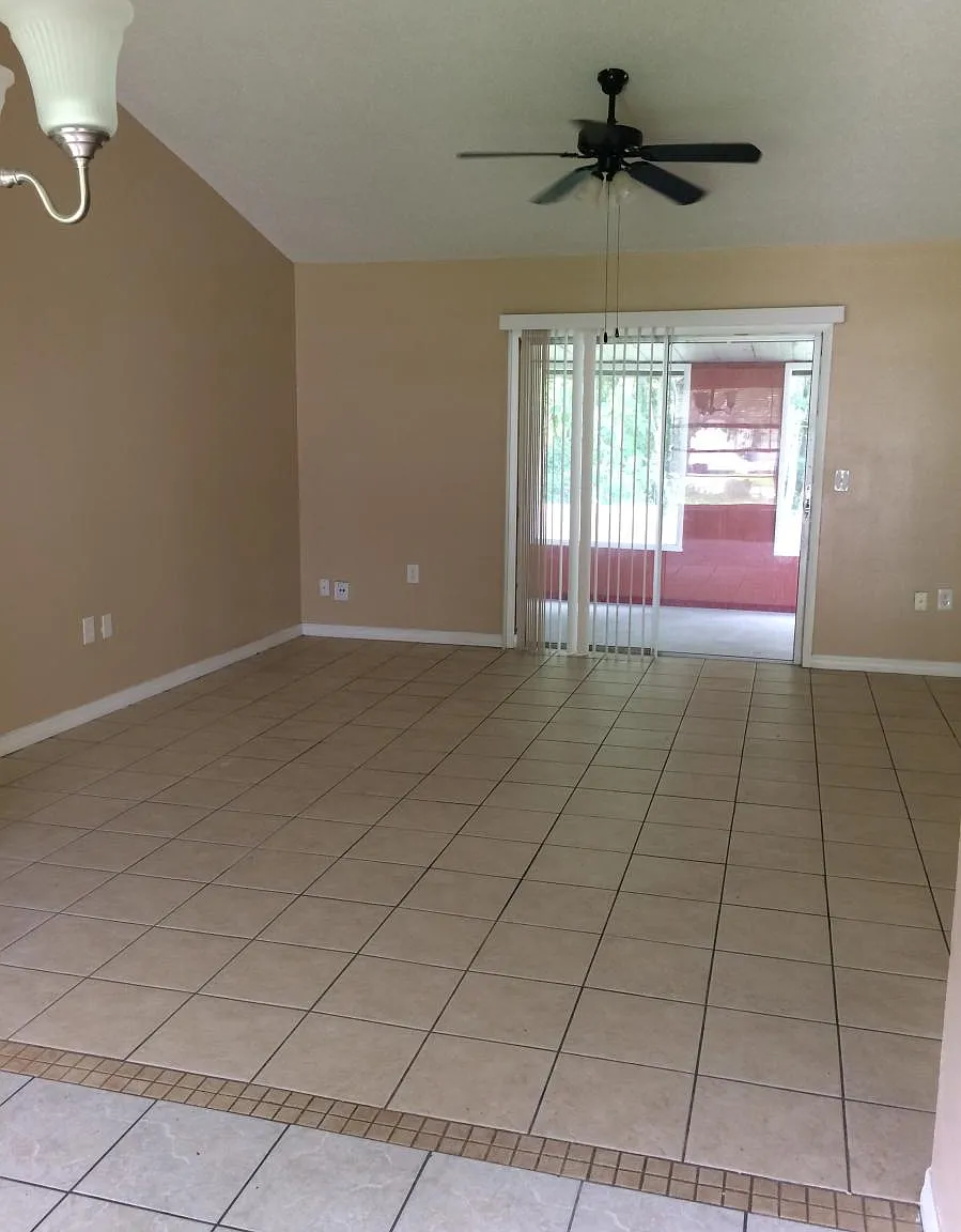 3 bed, 1096 sqft, $2,000 — Photo 3