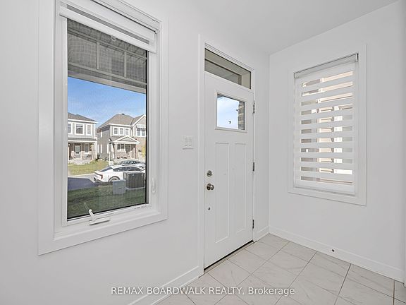 5th image of 125 Hackamore Cres