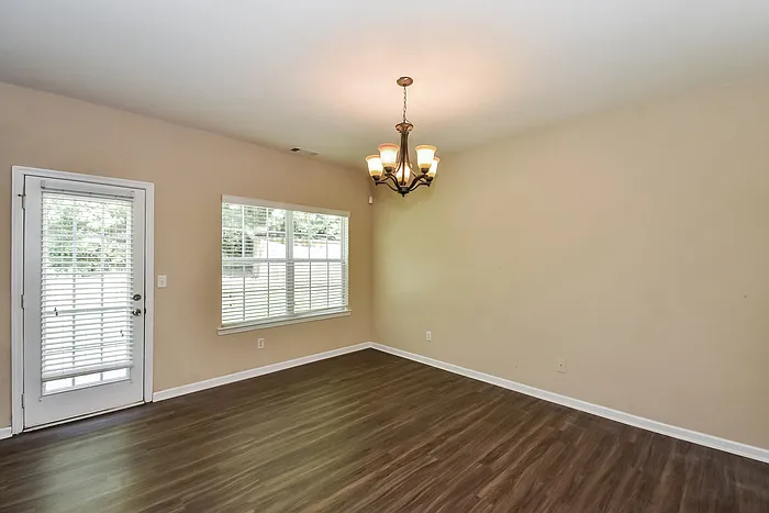 4 bed, 2.5 bath, 2120 sqft, $1,975 — Photo 4