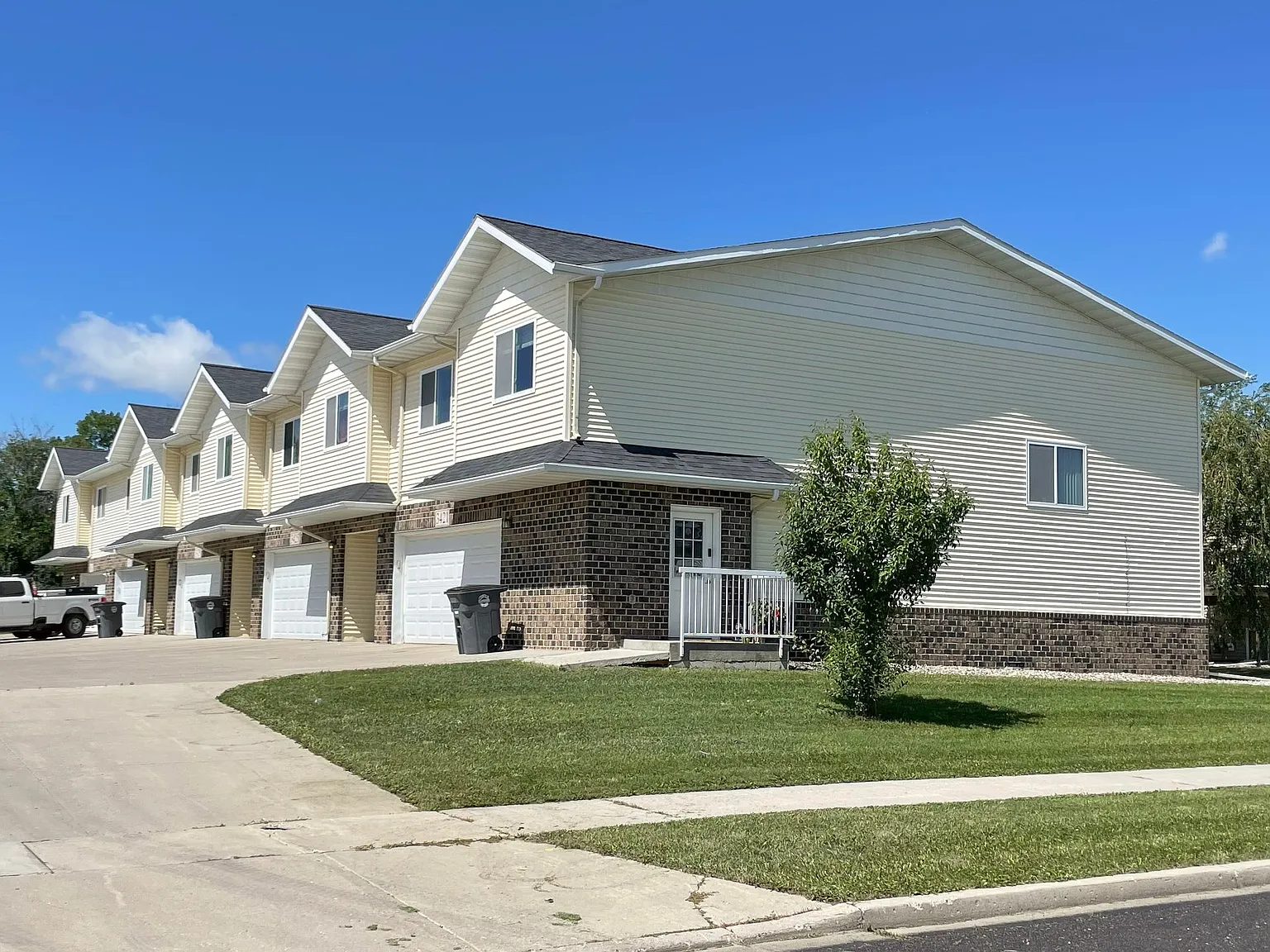 Stonebridge Town Homes — Photo 1