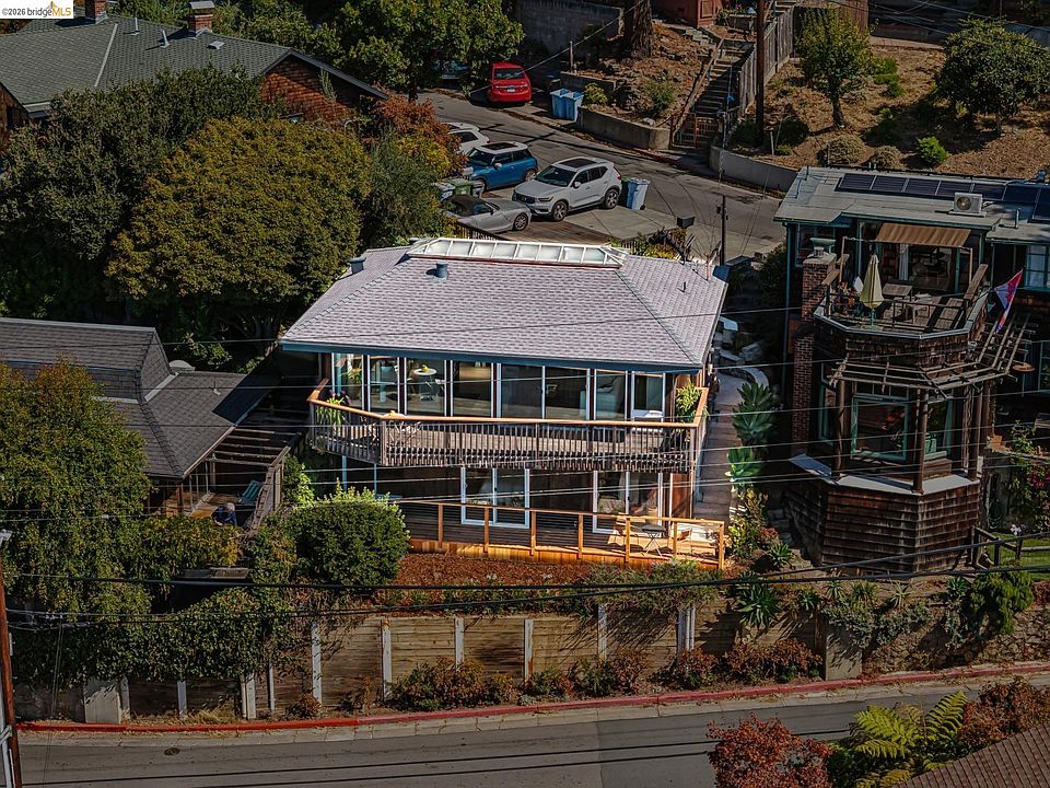 1st image of 65 Panoramic Way