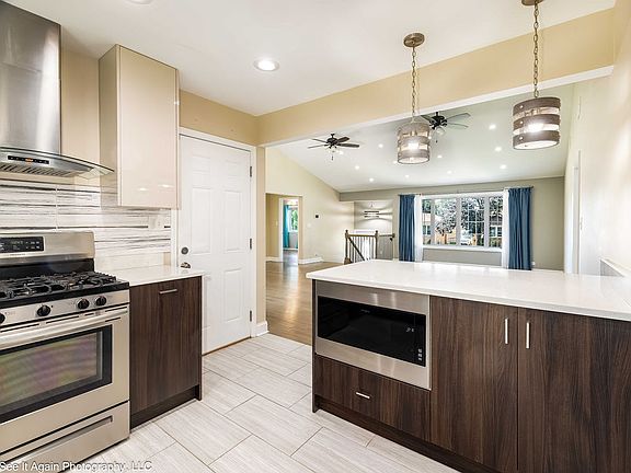 3rd image of 10007 S Kolin Ave