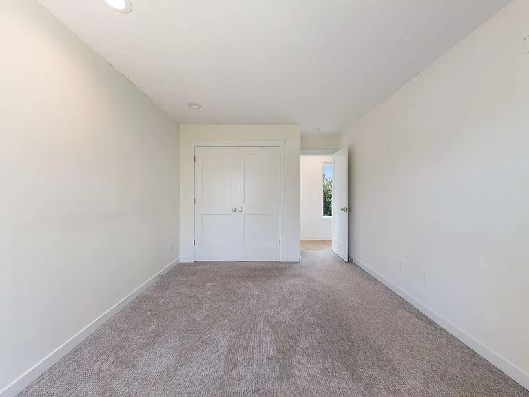 210 NE Ford St — Photo 27