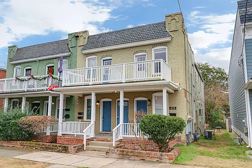 Great Renovated Two Bedroom Apt in the Heart of Church Hill Photo 1
