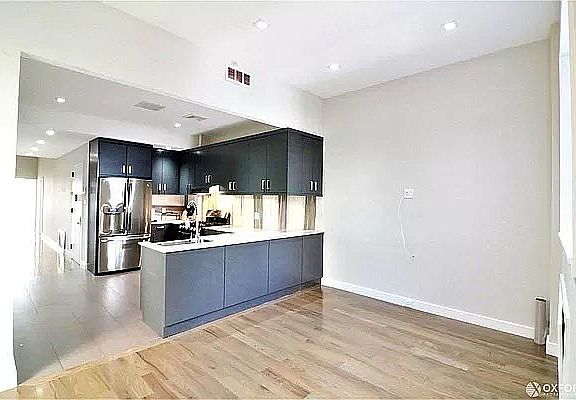 2nd image of 9 W 70th St #3
