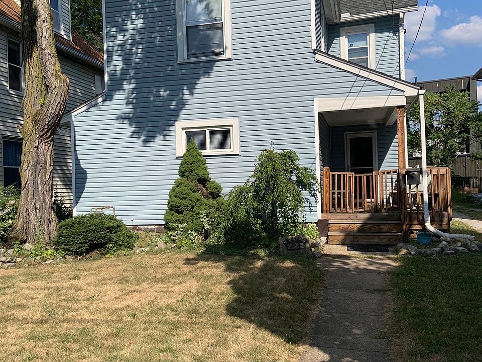 Front of home, Downstairs for rent.