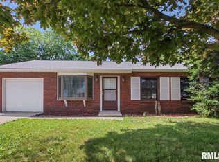 319 E Almond Dr, Washington, IL