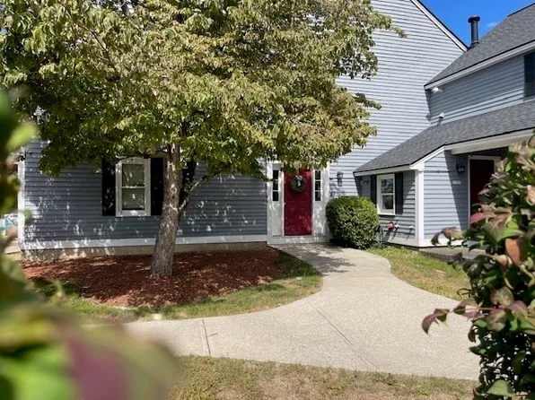 15 Lantern Ln Unit 8, Dracut, MA 01826