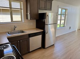 SE Montavilla Modern Construction Duplex, 2 br / 1.0 ba, $1495