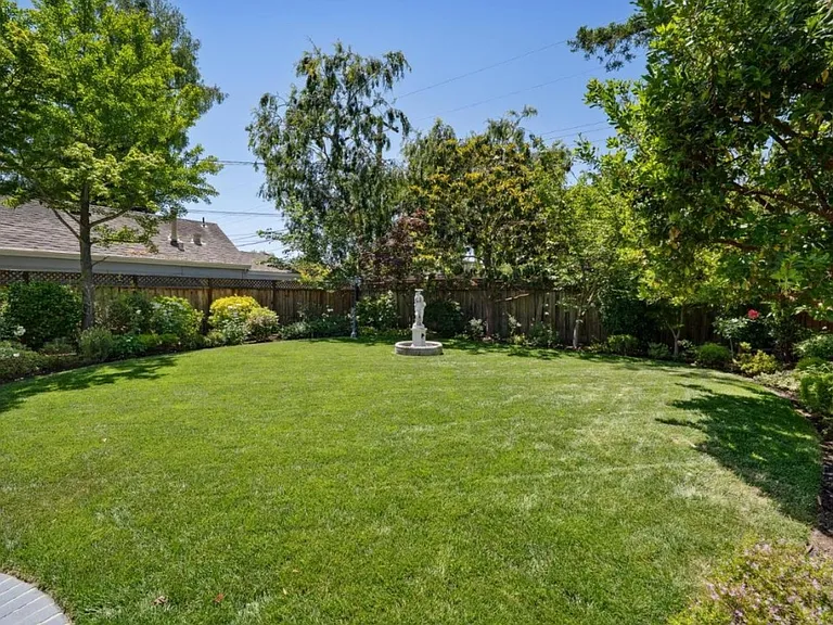 2608 Bryant St — Photo 24