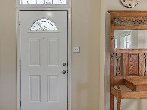4th image of 208 Bismark Dr
