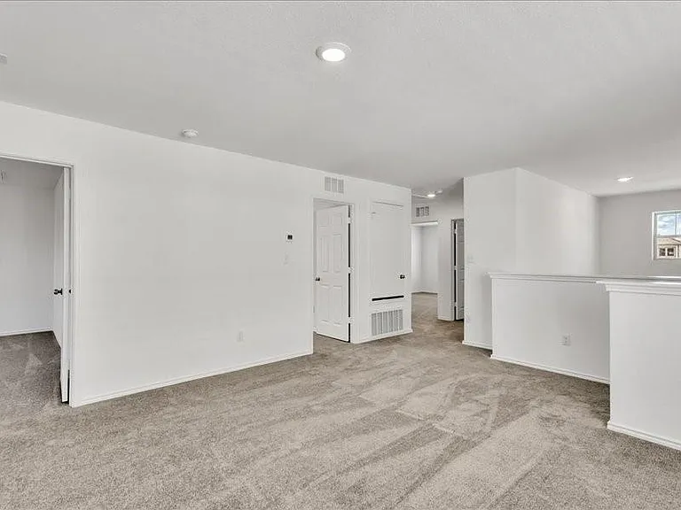 140 Banyon Dr — Photo 13