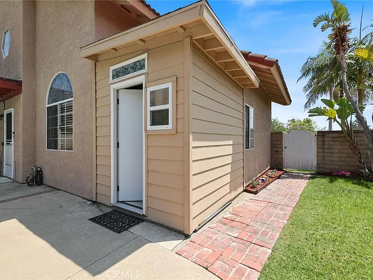 23205 Azela Cir — Photo 42