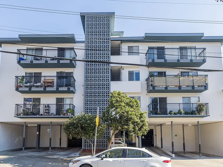 630 Mariposa — Photo 16