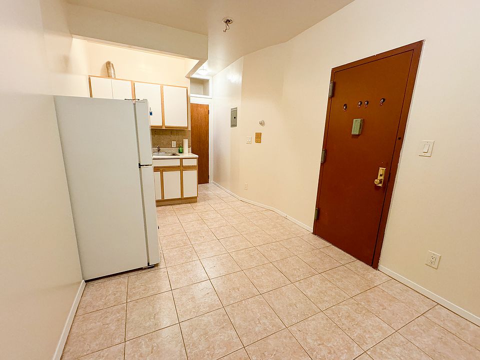1st image of 2618 Hoyt Ave S APT 1A