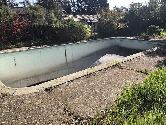 3rd image of 1611 Belvoir Dr
