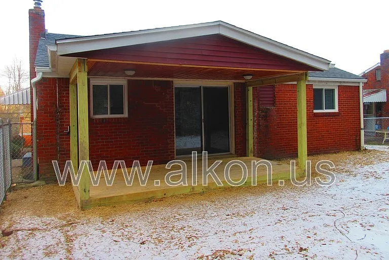 1097 Roseanne Ave — Photo 3