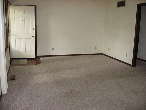 3rd image of 25584 Thelmadale Dr