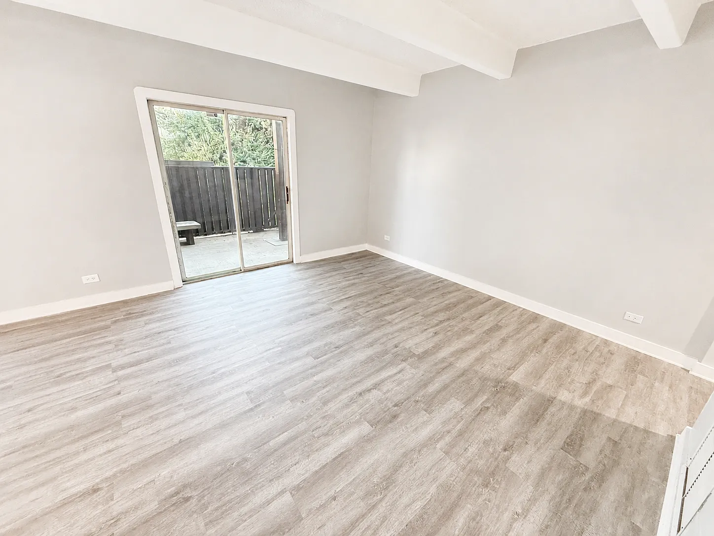 1 bed, 721 sqft, $1,300 — Photo 3