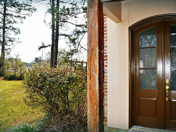 3rd image of 138 La Maison Belle Dr