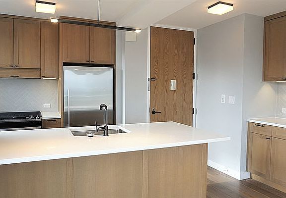 3rd image of 560 W 43rd St APT 39A