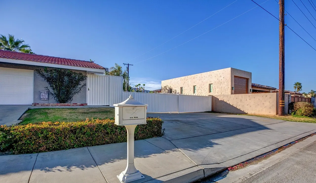 4 bed, 2040 sqft, $7,295 — Photo 4