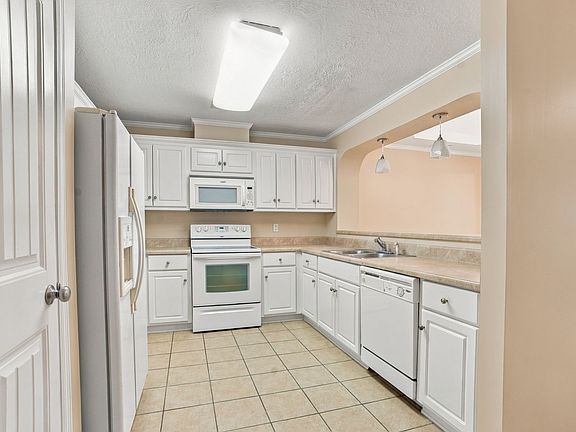 5th image of 819 Whispering Willow Ct