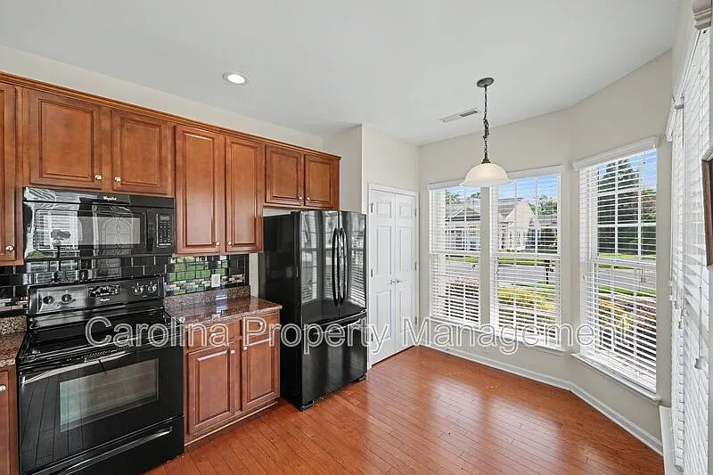 2 bed, 2.0 bath, 1373 sqft, $2,599 — Photo 2