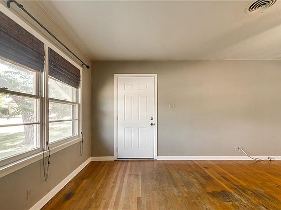 4th image of 3513 Leith Ave