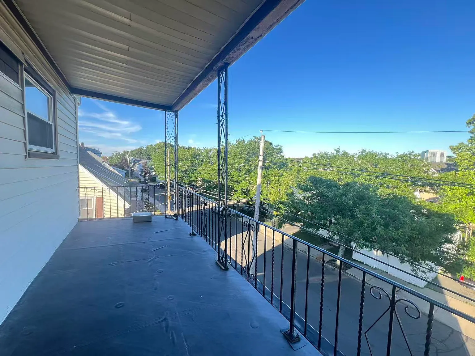 3 bed, 1200 sqft, $2,600 — Photo 2