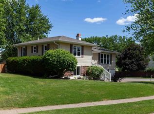 608 Centre Dr, Muscatine, IA 52761