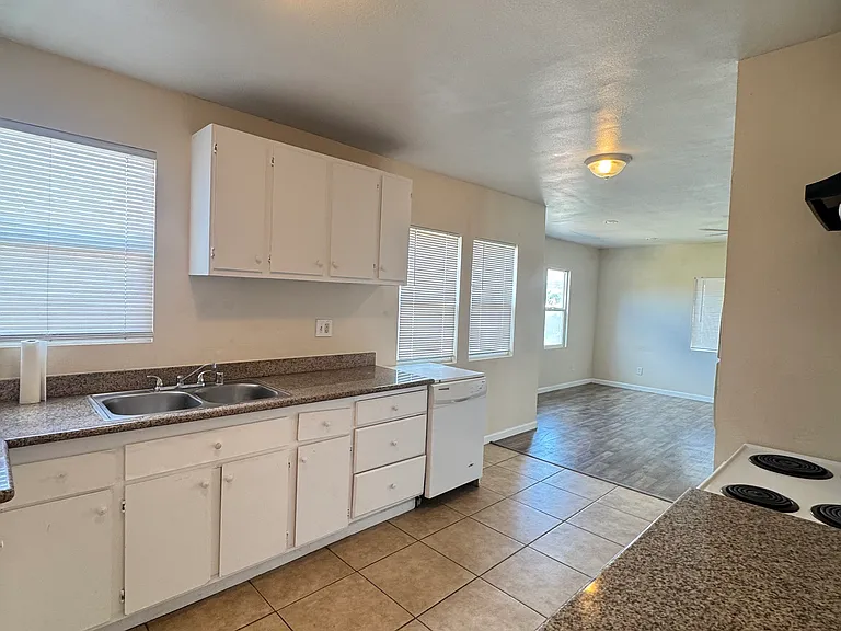 611 Sheridan St #TOP — Photo 3