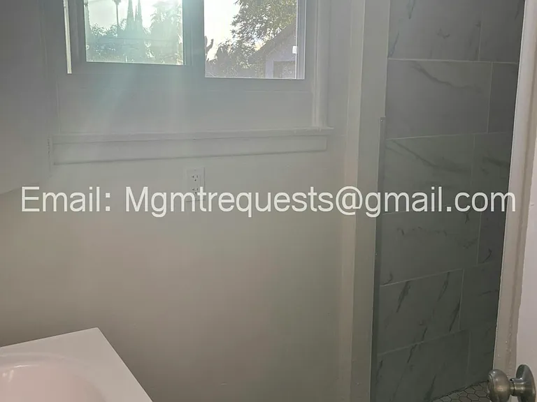 320 E 11th St #1/2 — Photo 7