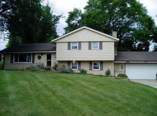 508 Lookout Dr, Pewaukee, WI 53072