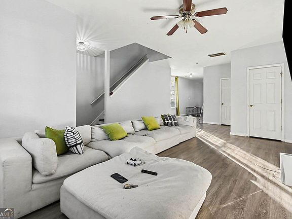 4th image of 2262 Nicole Dr