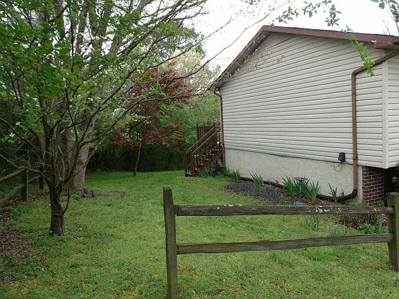 3rd image of 852 Greenhills Dr SE