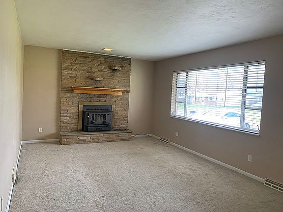 3rd image of 2220 Gipsy Dr