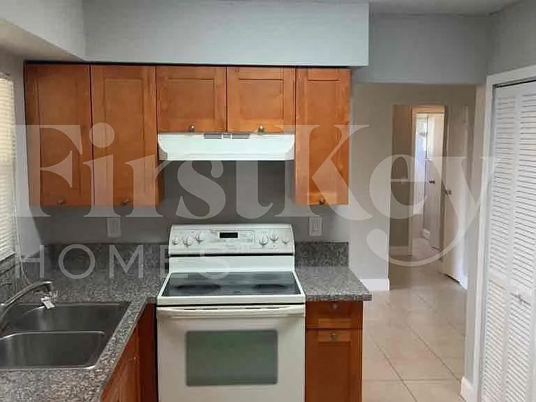 11410 NW 40th Pl — Photo 12