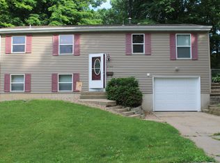 1740 Linmar Dr NE, Cedar Rapids, IA 52402