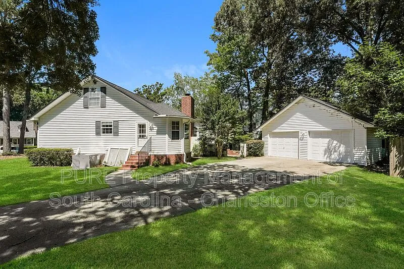 3 bed, 2.0 bath, 2650 sqft, $2,399 — Photo 2