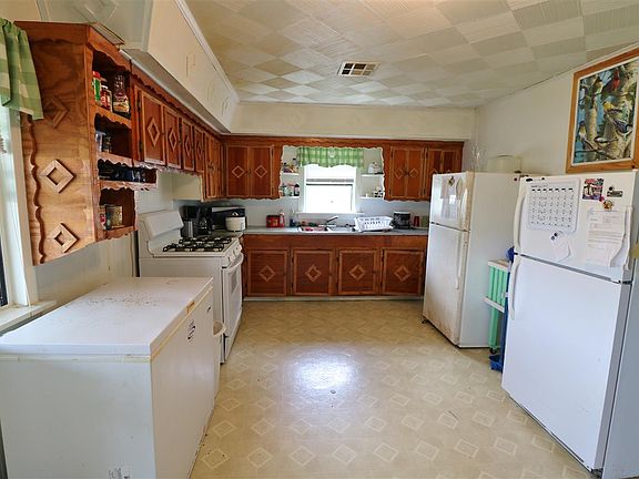 2nd image of 133 E 129th St