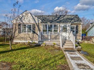 822 Overlook Cir, Keyport, NJ 07735