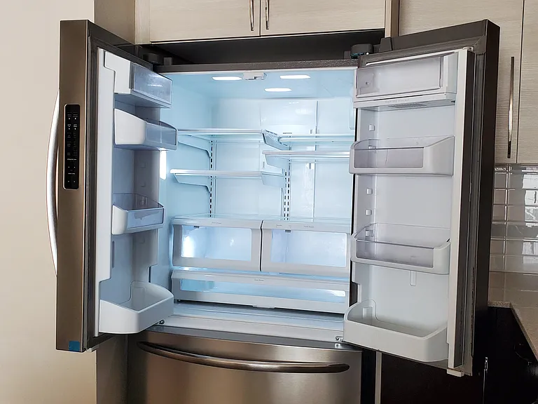 Great refrigerator space!