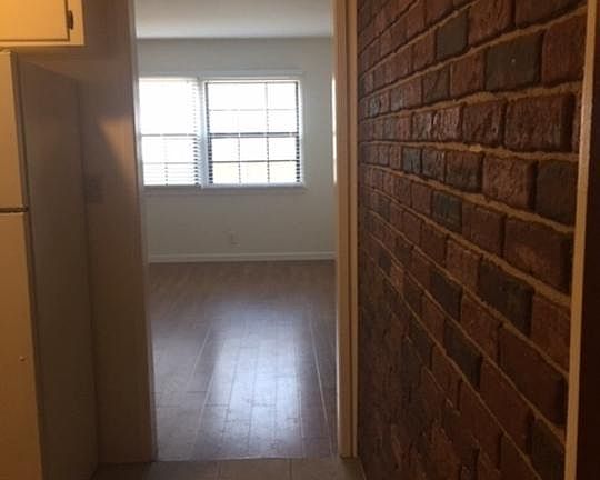 3rd image of 1516 Oakwood Ave