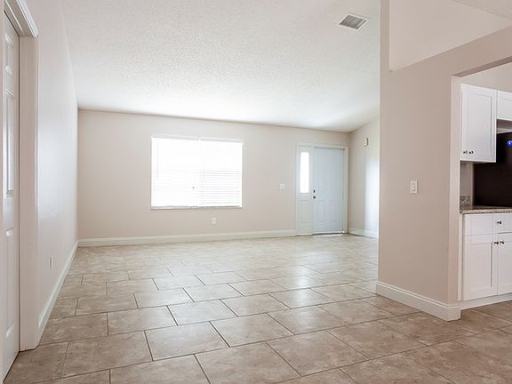4th image of 1641 SW Cameo Blvd