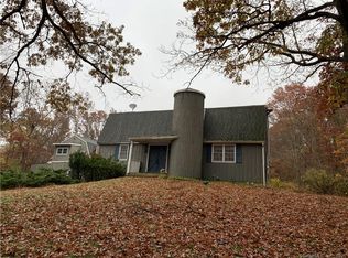 212 New Rd, Moosup, CT 06354