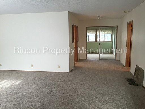 3rd image of 1745 Evans Ave