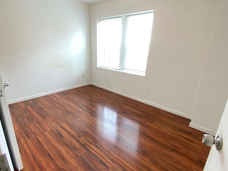 2nd image of 3 Scarboro Ave #1