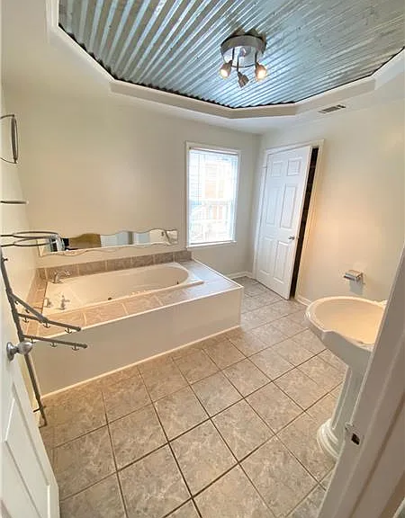 614 E Duffy St — Photo 6
